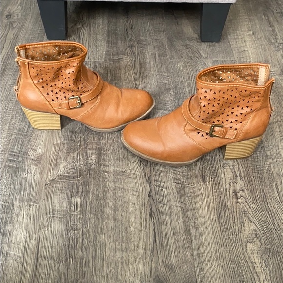 Ankle Boot - Picture 4 of 6